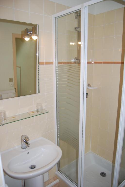 Le Bretagne - Hotel Douarnenez Room photo